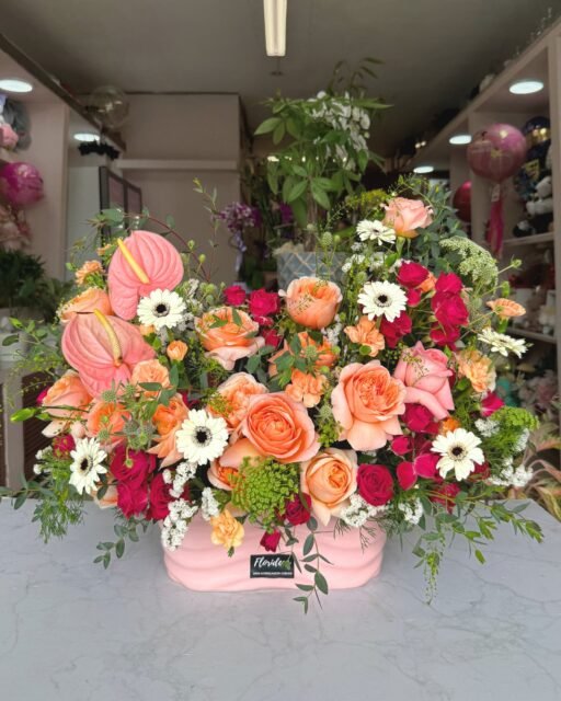 Un detalle que siempre será inolvidable 💐Sorprende con un arreglo floral lleno de color, frescura y mucho cariño✨¡Agenda tu entrega!📲 WhatsApp: https://wa.link/s1glww📞 (998) 287 3704🌐 www.florescancun.com.mx#arreglosflorales #floresadomicilio #floreriacancun #cancun