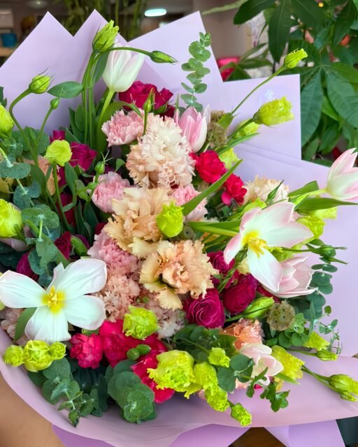 Porque un buen ramo siempre es una buena idea 💐Elige flores para sorprender, celebrar o simplemente hacer más bonito el día de alguien. ¡Tú pones la intención, nosotros ponemos las flores!Escríbenos y arma tu pedido📲 WhatsApp: 998 167 8206 https://wa.link/s1glww📞 (998) 287 3704🌐 www.florescancun.com.mx#ramosdeflores #floresadomicilio #floreriacancun #arreglosflorales #regalosconflores #florescancun #cancun