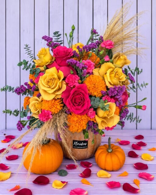 ¡El Día de Muertos también se llena de color!Cempasúchil, rosas y tonos vibrantes en un arreglo floral que lleva la magia de nuestras tradiciones a cada rincón 💜✨Haz tu pedido y lleva los colores de la temporada a casa.📲 WhatsApp: 998 167 8206 📞 (998) 287 3704#DiaDeMuertos #Cempasuchil #ArreglosFlorales #FloresDeTemporada #FloreriaCancun #FloresADomicilio #FloresCancun #Florideas