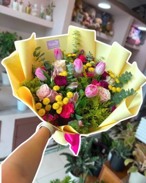 ¿Rosas o tulipanes? ¿Y si mejor los dos? 🌷💖

Una mezcla de colores, texturas y flores que nos encanta de principio a fin, porque cuando se trata de regalar flores, ¡nunca está de más un poquito de todo! 🌸

Escríbenos y pide tu ramo favorito:
📲 WhatsApp: 998 167 8206
📞 (998) 287 3704
🚚 Flores a domicilio en Cancún

#Florideas #Tulipanes #RamosDeFlores #FloreriaCancun #FloresADomicilio #ArreglosFlorales #FloresCancun